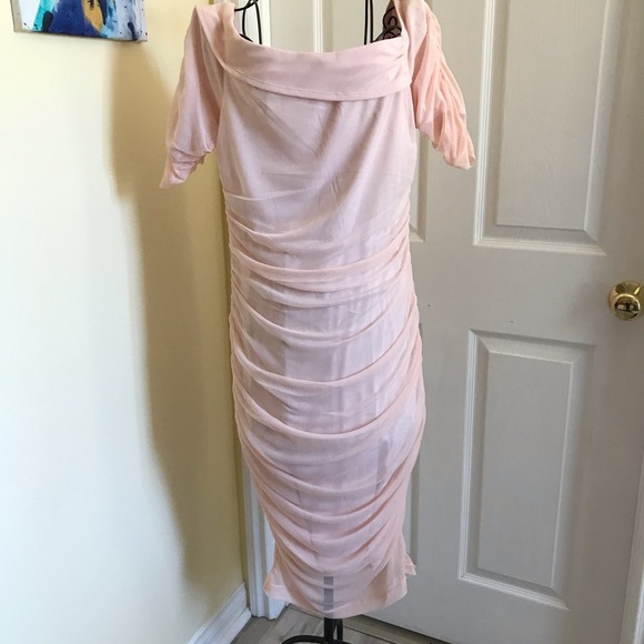 HOST PICK 🥰Venus bodycon ruched Dress Light Pink Great for weddings New - Picture 4 of 12